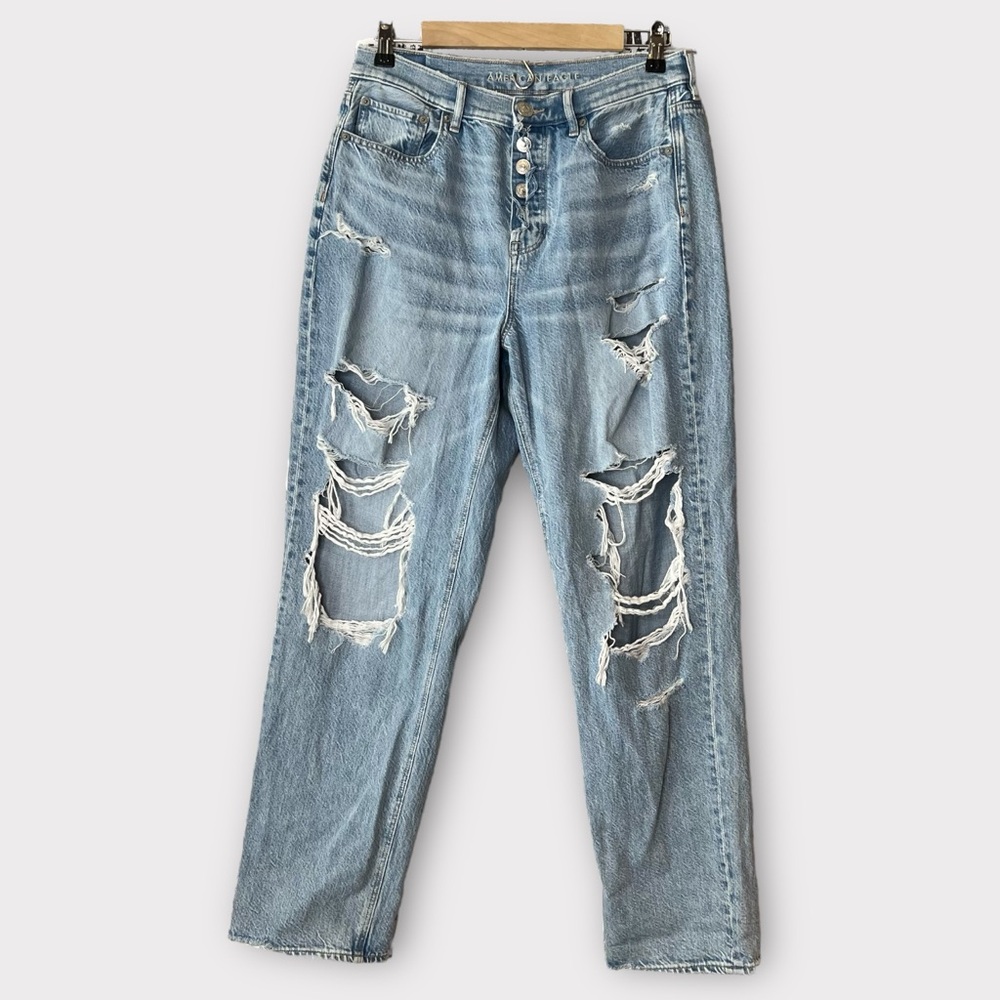 American Eagle Outfitters Light Blue Distressed Boyfriend Jeans